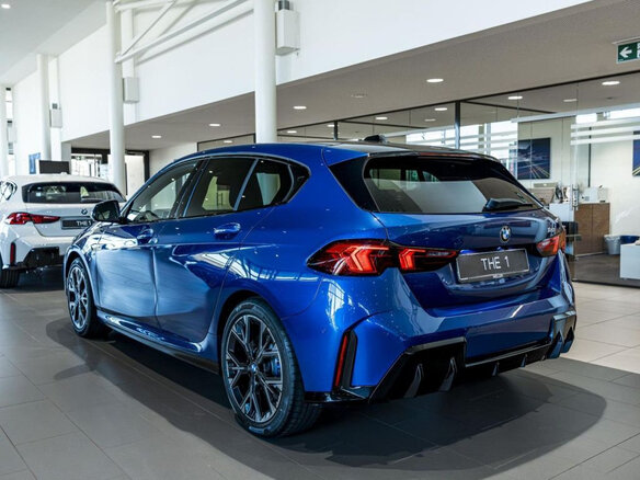 Купить новый BMW 1 серии IV (F70) 120i 1.5 AMT (170 л.с.) бензин робот ...