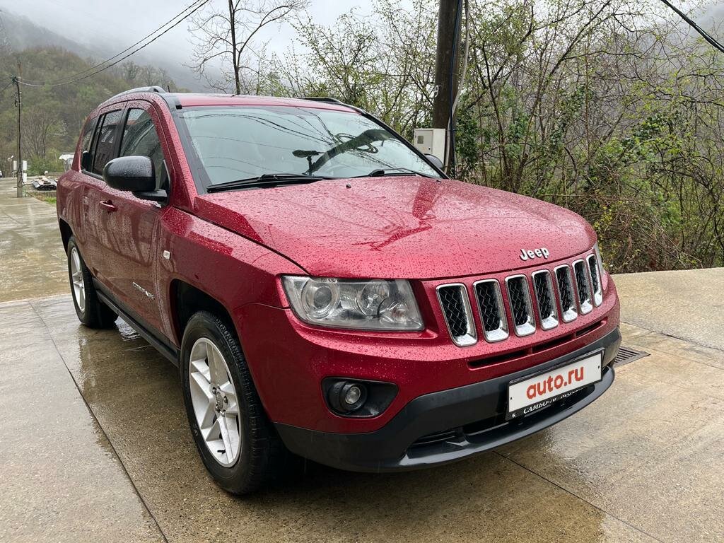 Jeep красный