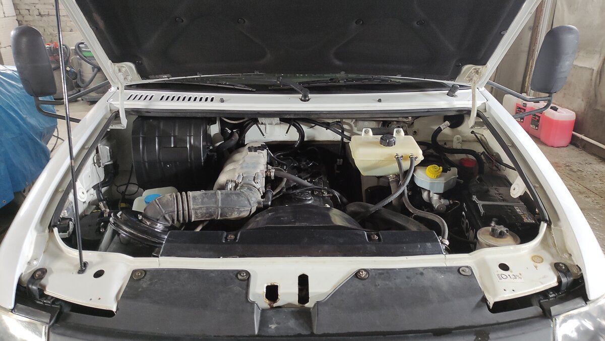 Купить б/у УАЗ Профи бензин-газ механика в Барнауле: белый тент 2017 ...