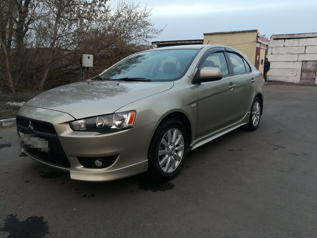 Mitsubishi Lancer 10 старый