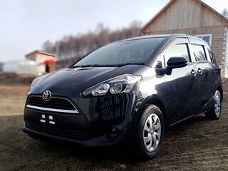 2017 Toyota Sienta II, чёрный, 1375000 рублей, вид 1