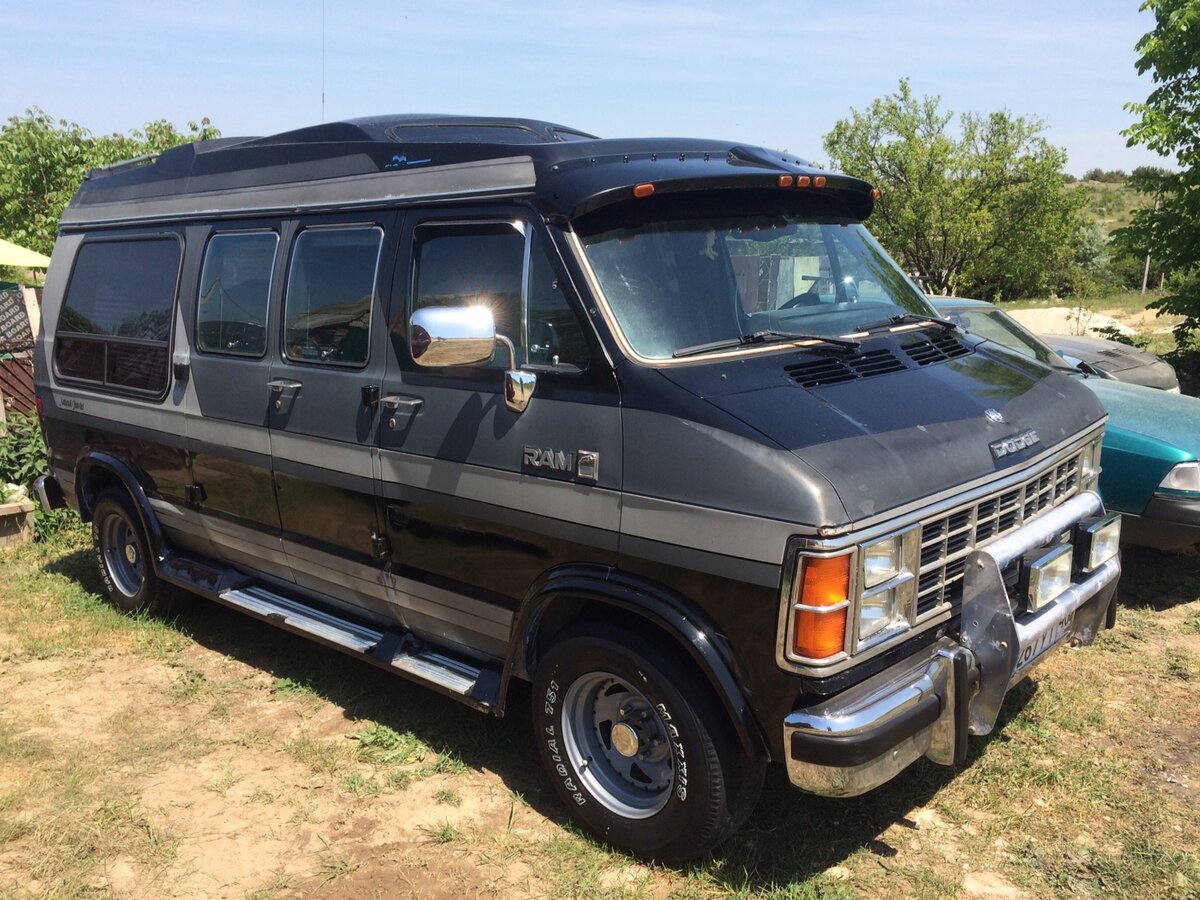 Dodge Ram van