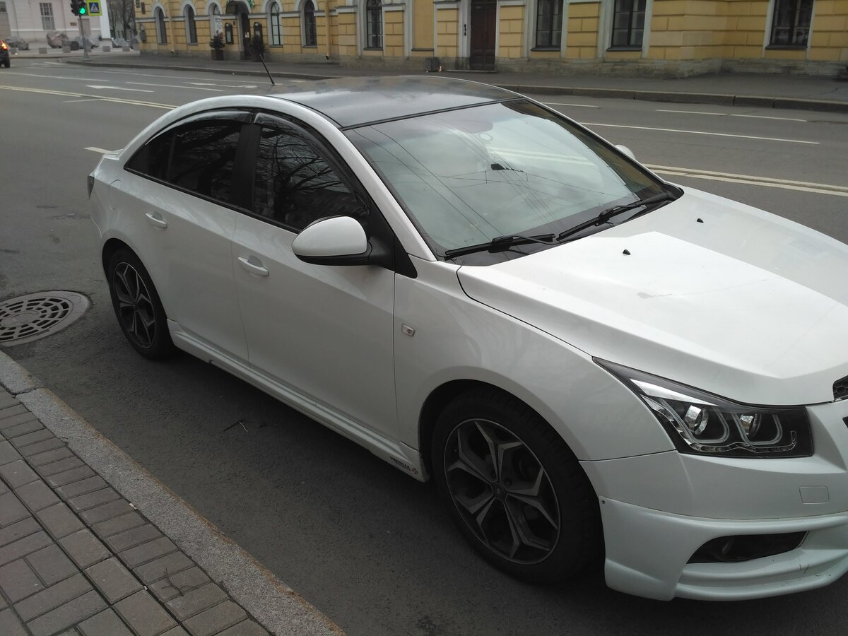 Купить б/у Chevrolet Cruze I 1.6 AT (109 л.с.) бензин