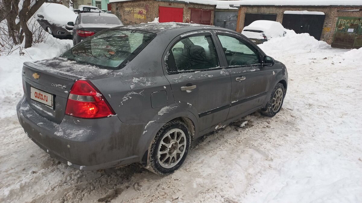 Серый шевроле авео