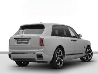2025 Rolls-Royce Cullinan Series II Black Badge I Рестайлинг, серый, 81800000 рублей, вид 1