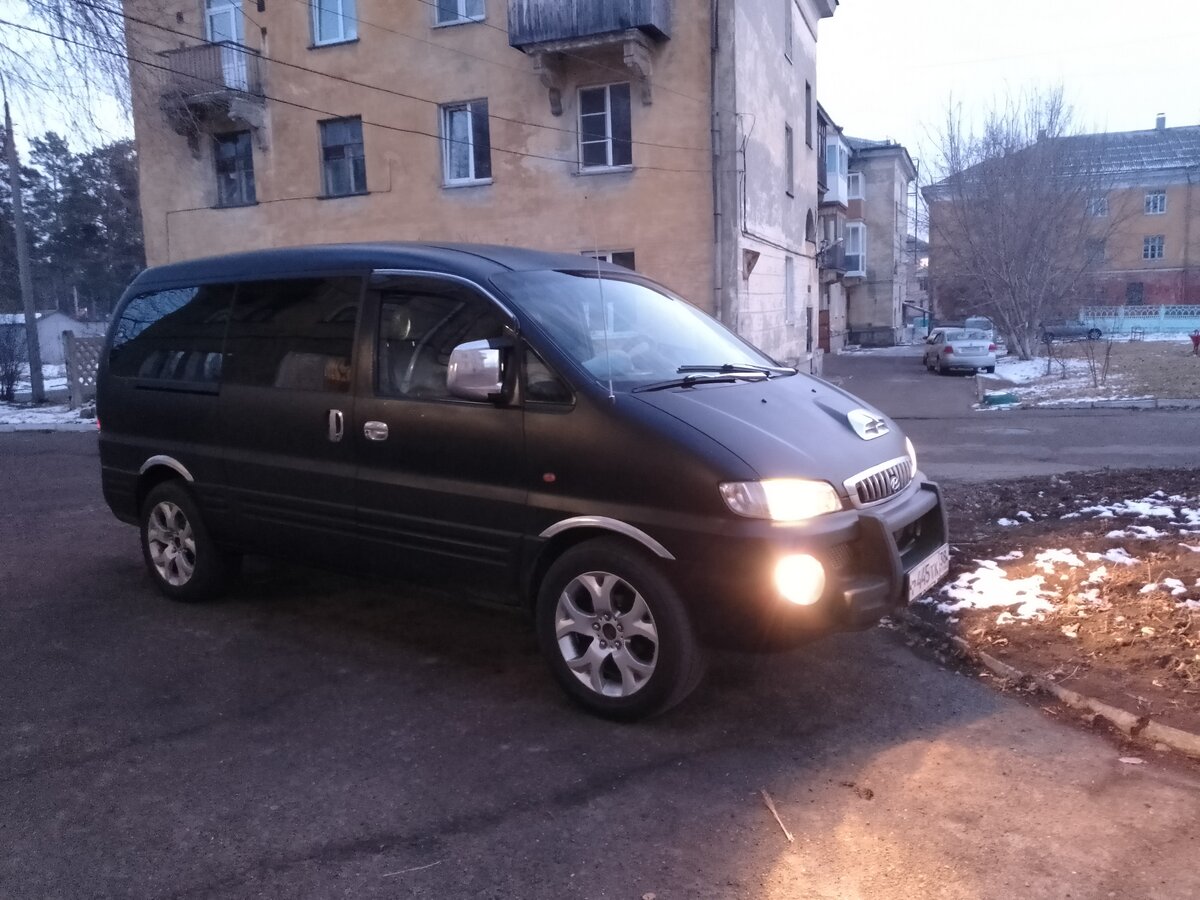 Черный хендай старекс