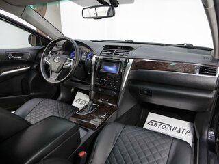 2017 Toyota Camry VII (XV50) Рестайлинг 2, чёрный, 1945000 рублей, вид 5