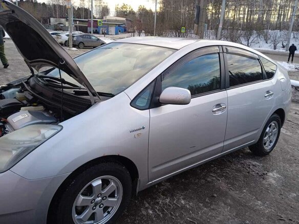 2010 Toyota Prius JDM II Рестайлинг (XW20), серый, 998000 рублей - вид 1