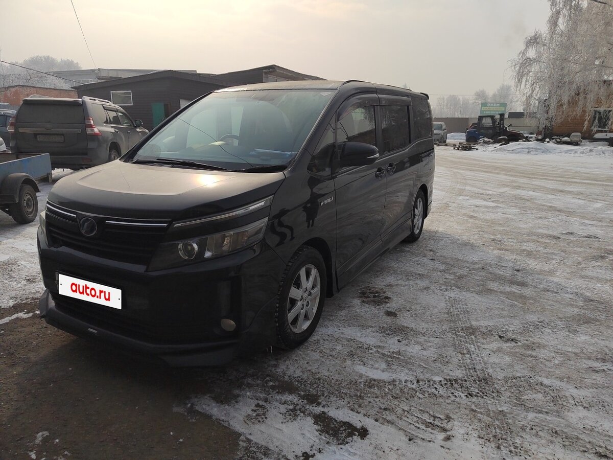 Toyota Voxy III (R80)