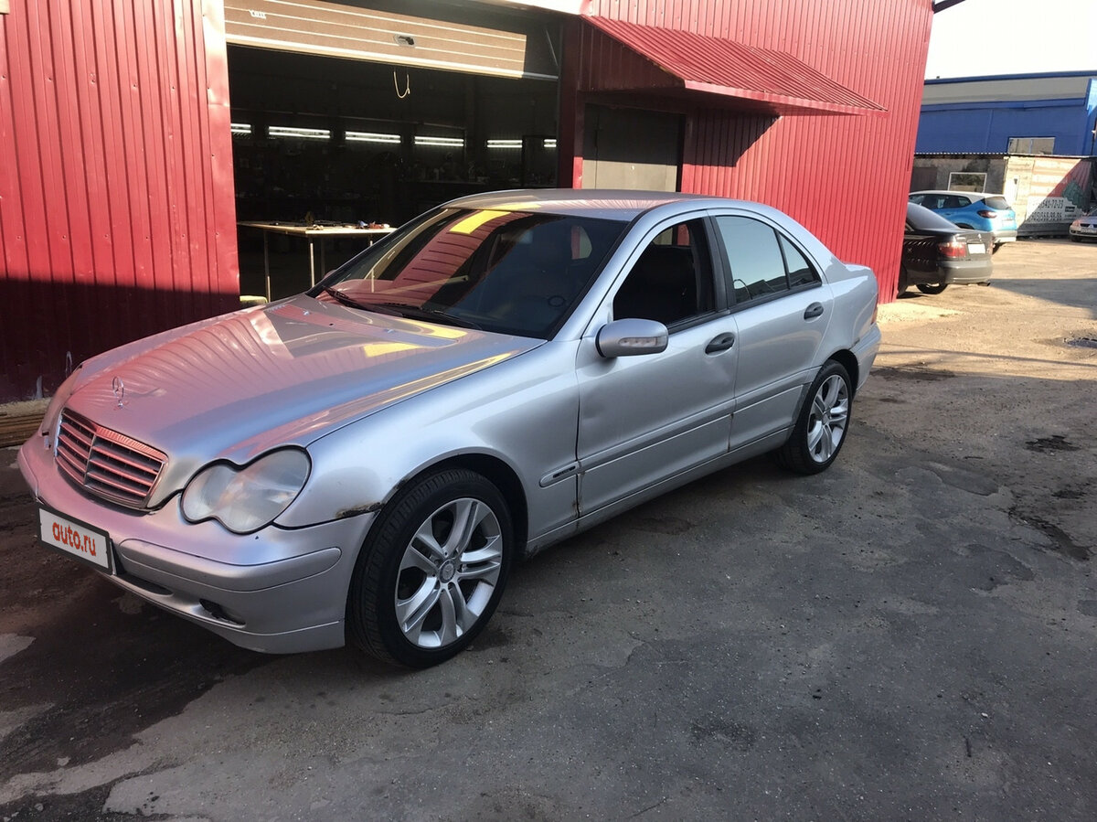 Купить б/у MercedesBenz CКласс II (W203) 180 2.0 AT (129