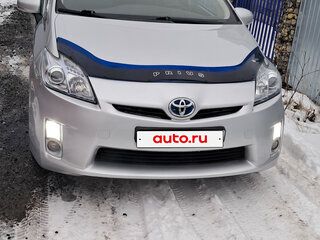 2010 Toyota Prius III (XW30), серебристый, 850000 рублей, вид 1