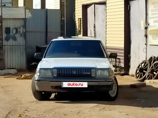 1988 Toyota Crown VIII (S130), серый, 700000 рублей, вид 1