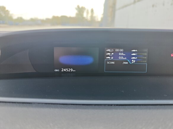 2020 Toyota Prius IV Рестайлинг (XW50), белый, 2750000 рублей - вид 11