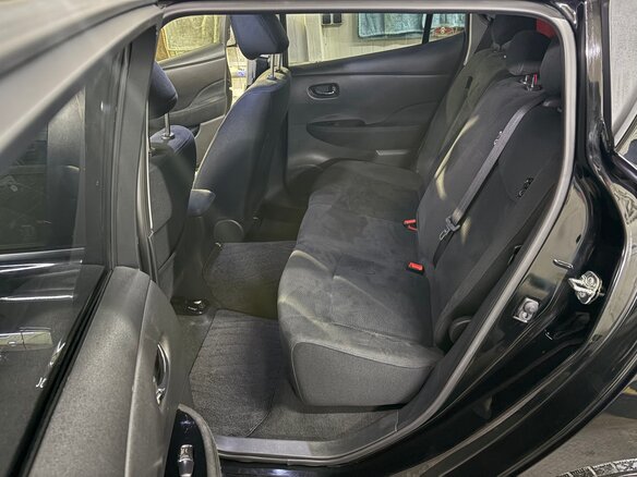 2015 Nissan Leaf 30kWh I (ZE0/AZE0), чёрный - вид 31