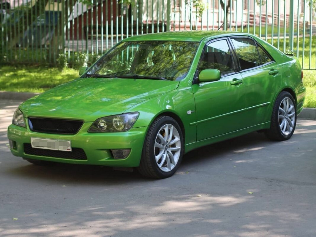Лексус LS 200