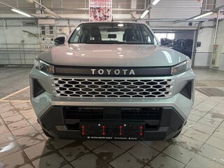 2025 Toyota Hilux IX, серебристый, 7700000 рублей, вид 3