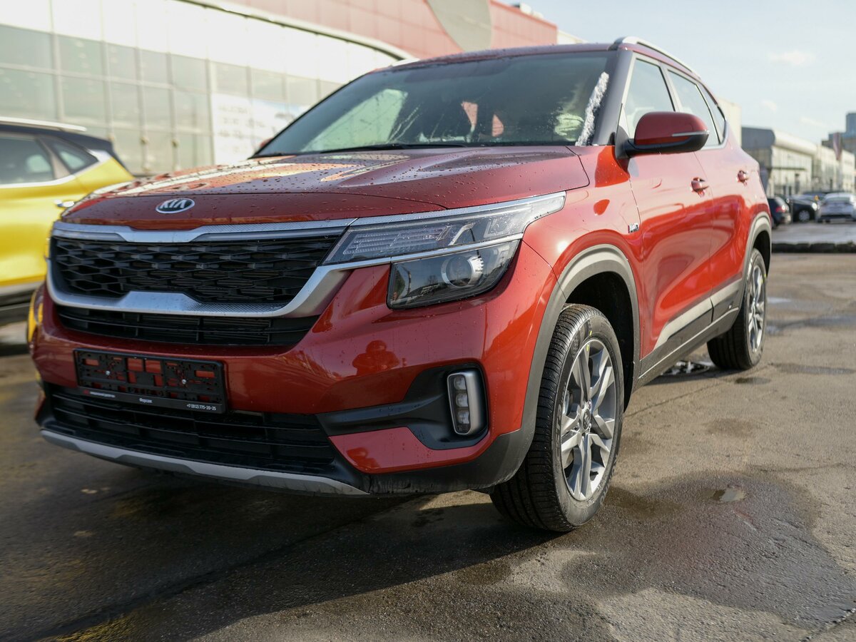 Kia Seltos красный