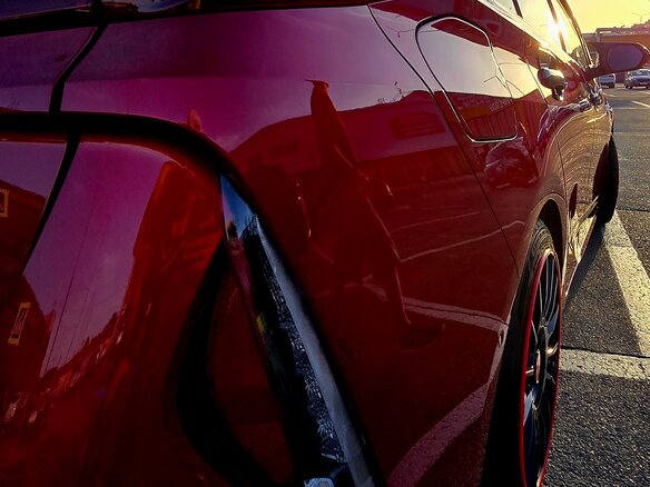 2018 Toyota Prius IV Рестайлинг (XW50), красный, 2700000 рублей - вид 17