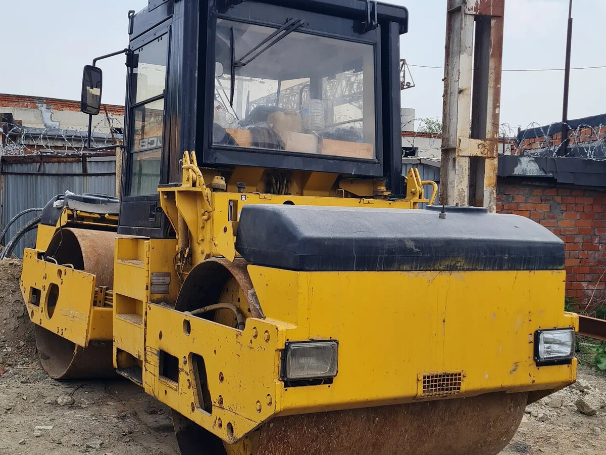 Каток дорожный Caterpillar