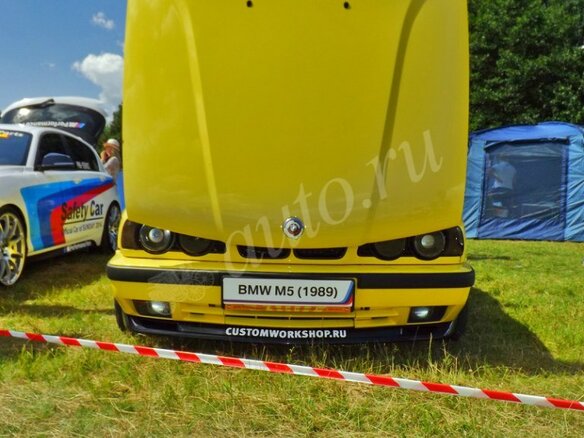 1994 BMW M5 6-speed II (E34), жёлтый - вид 3