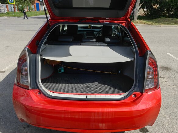 2012 Toyota Prius III Рестайлинг (XW30), красный, 1415000 рублей - вид 14