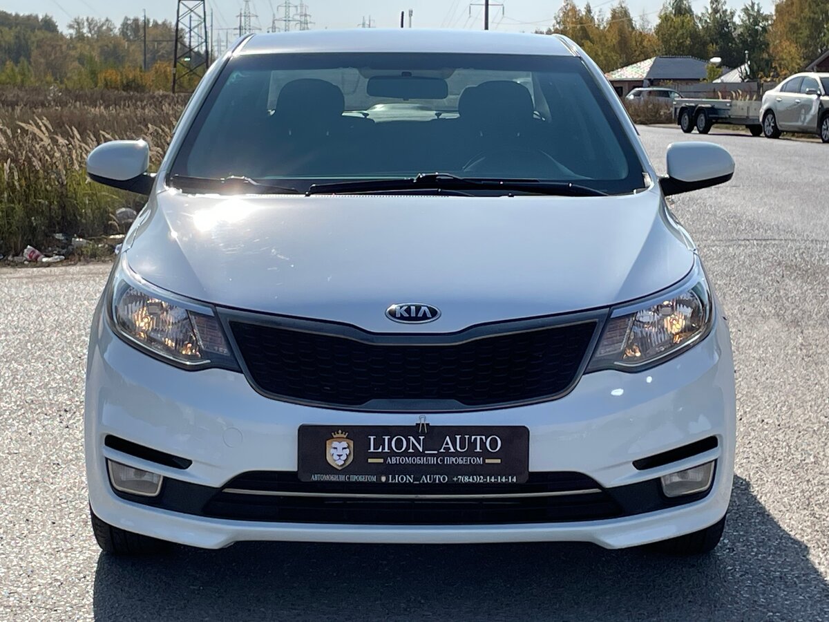 Kia Rio 2015 белый седан