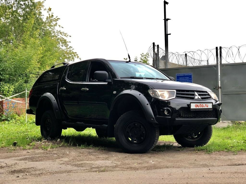 Митсубиси l200 черный дым