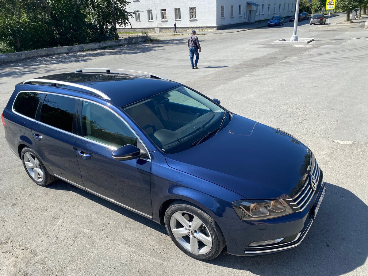 Купить б/у Volkswagen Passat B7 1.4 AMT (122 л.с.) бензин робот в  Екатеринбурге: синий Фольксваген Пассат B7 универсал 5-дверный 2011 года на  Авто.ру ID 1120087029