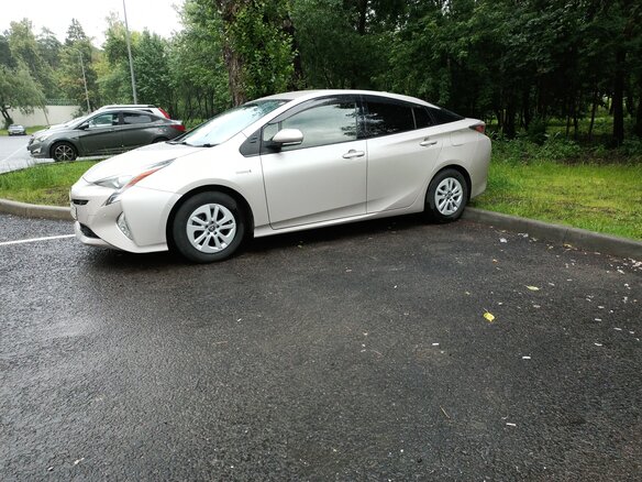 2016 Toyota Prius IV (XW50), серебристый, 1450000 рублей - вид 10