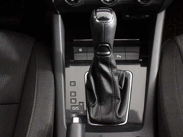 2017 Skoda Octavia, серый - вид 13