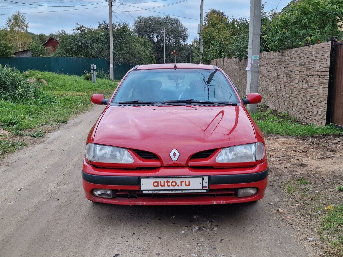 Купить б/у Renault Laguna I 1.8 MT (90 л.с.) бензин механика в Арзамасе: голубой