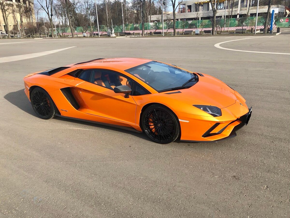 Lamborghini Aventador 740 л с