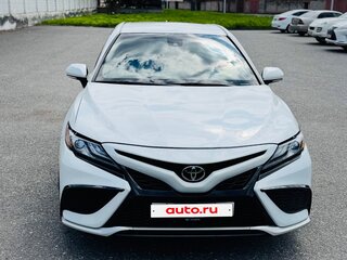 2021 Toyota Camry VIII (XV70) Рестайлинг, белый, 2850000 рублей, вид 1