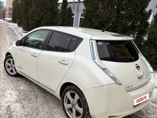 2014 Nissan Leaf I (ZE0/AZE0), белый, 890000 рублей, вид 4
