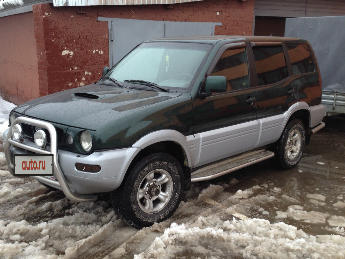 Nissan зелёный внедорожник