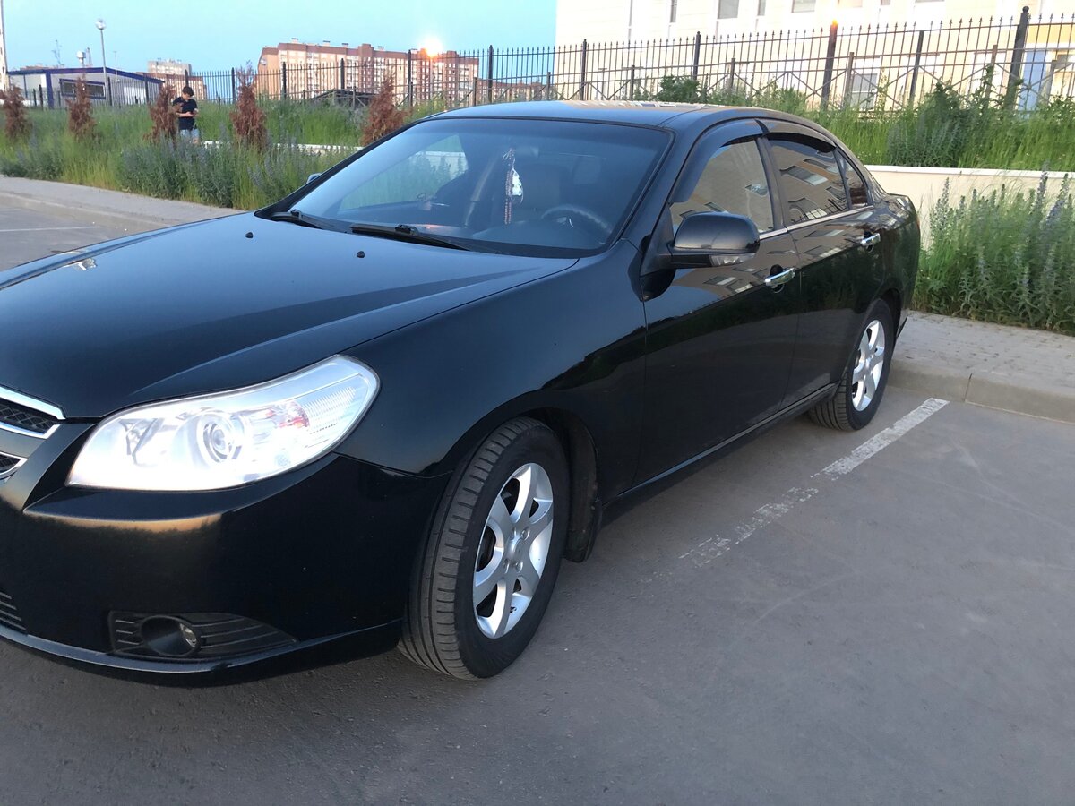 Чёрная Chevrolet Epica 2008