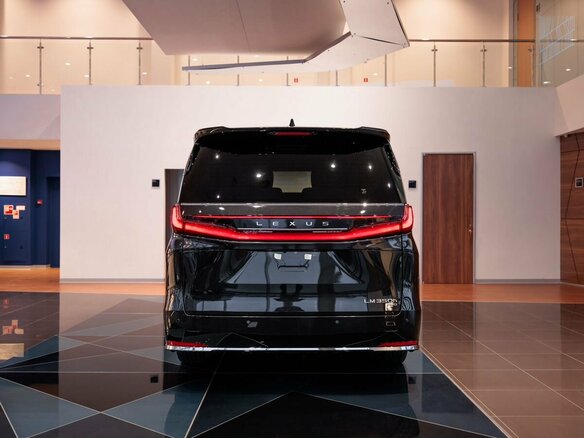 2025 Lexus LM 350h II, чёрный, 18790000 рублей - вид 3