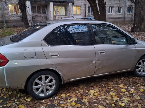 2000 Toyota Prius I Рестайлинг (XW10), серебристый, 230000 рублей - вид 13