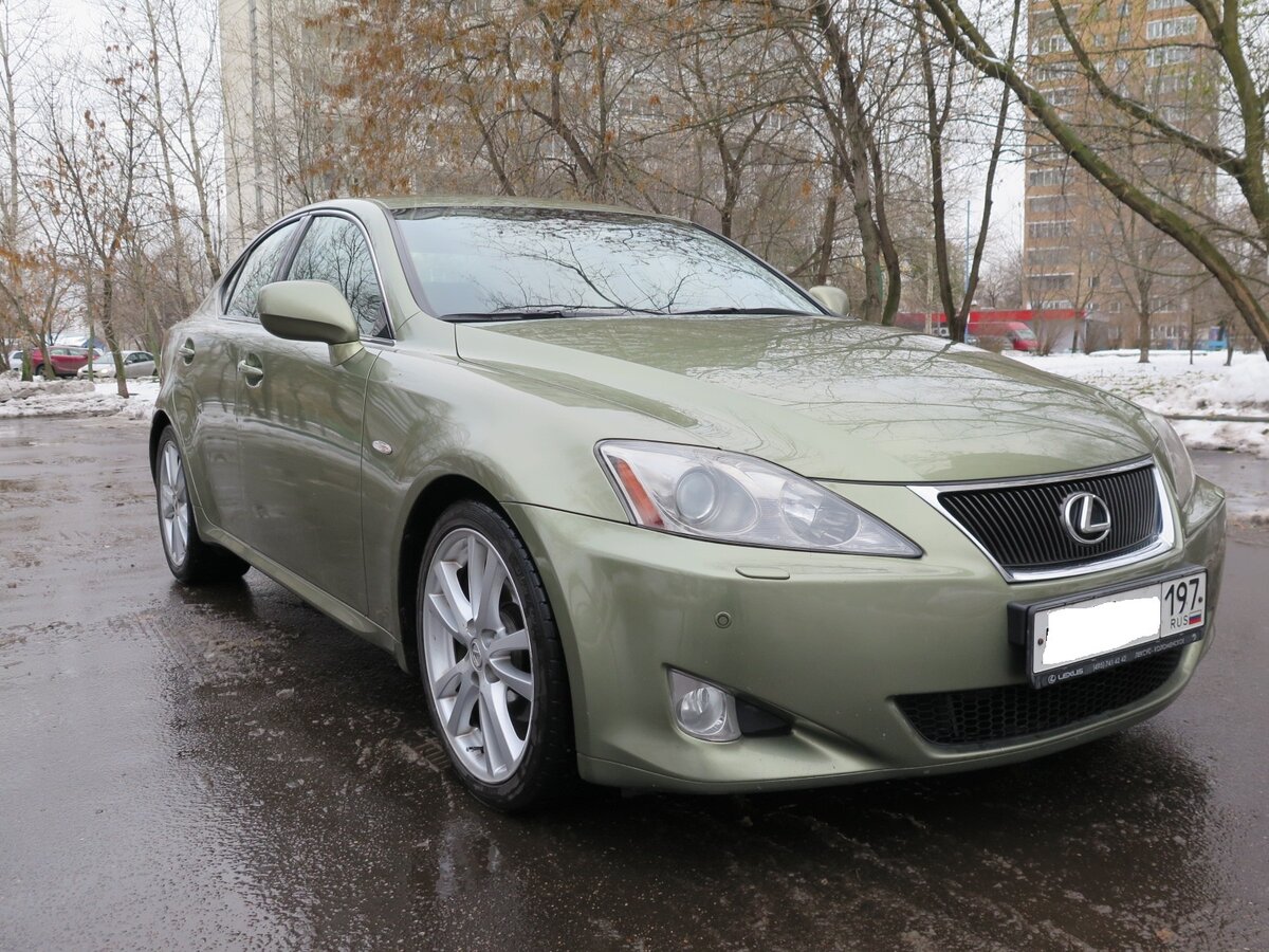 Лексус ИС 250 болотного цвета
