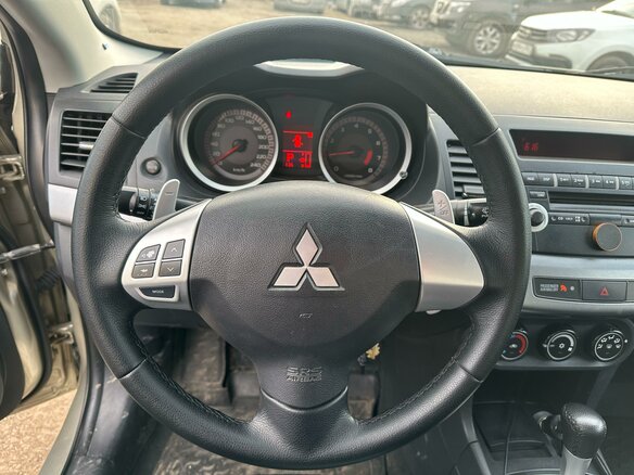 2007 Mitsubishi Lancer X, бежевый, 700000 рублей - вид 7