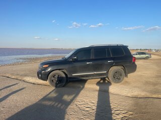 2015 Toyota Land Cruiser 200 Series Рестайлинг 1, чёрный, 4150000 рублей, вид 1