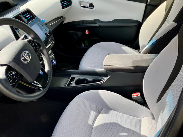 2021 Toyota Prius IV Рестайлинг (XW50), чёрный, 2100000 рублей - вид 9