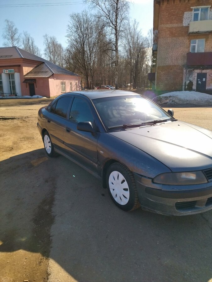 Мицубиси каризма лифтбек