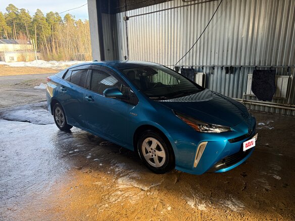 2019 Toyota Prius IV Рестайлинг (XW50), синий, 2600000 рублей