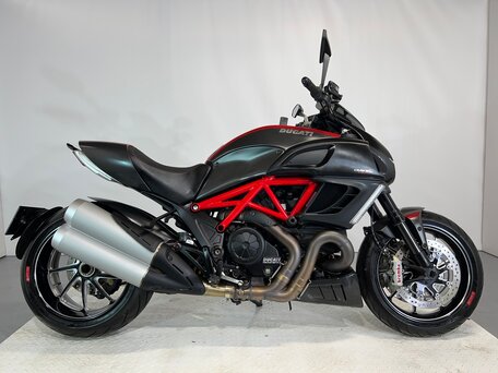 Ducati Diavel Carbon 16