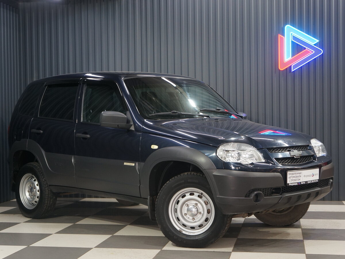Купить б/у Chevrolet Niva I Рестайлинг 1.7 MT (80 л.с.) 4WD бензин ...