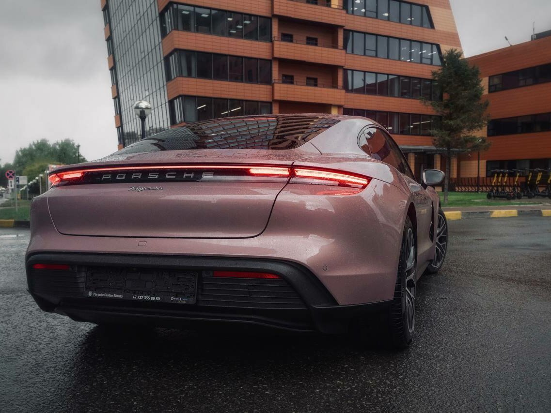 Купить б/у Porsche Taycan I Electro AT (300.0 кВт) электро автомат в ...