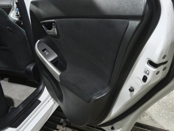 2012 Toyota Prius III Рестайлинг (XW30), белый, 1400000 рублей - вид 23