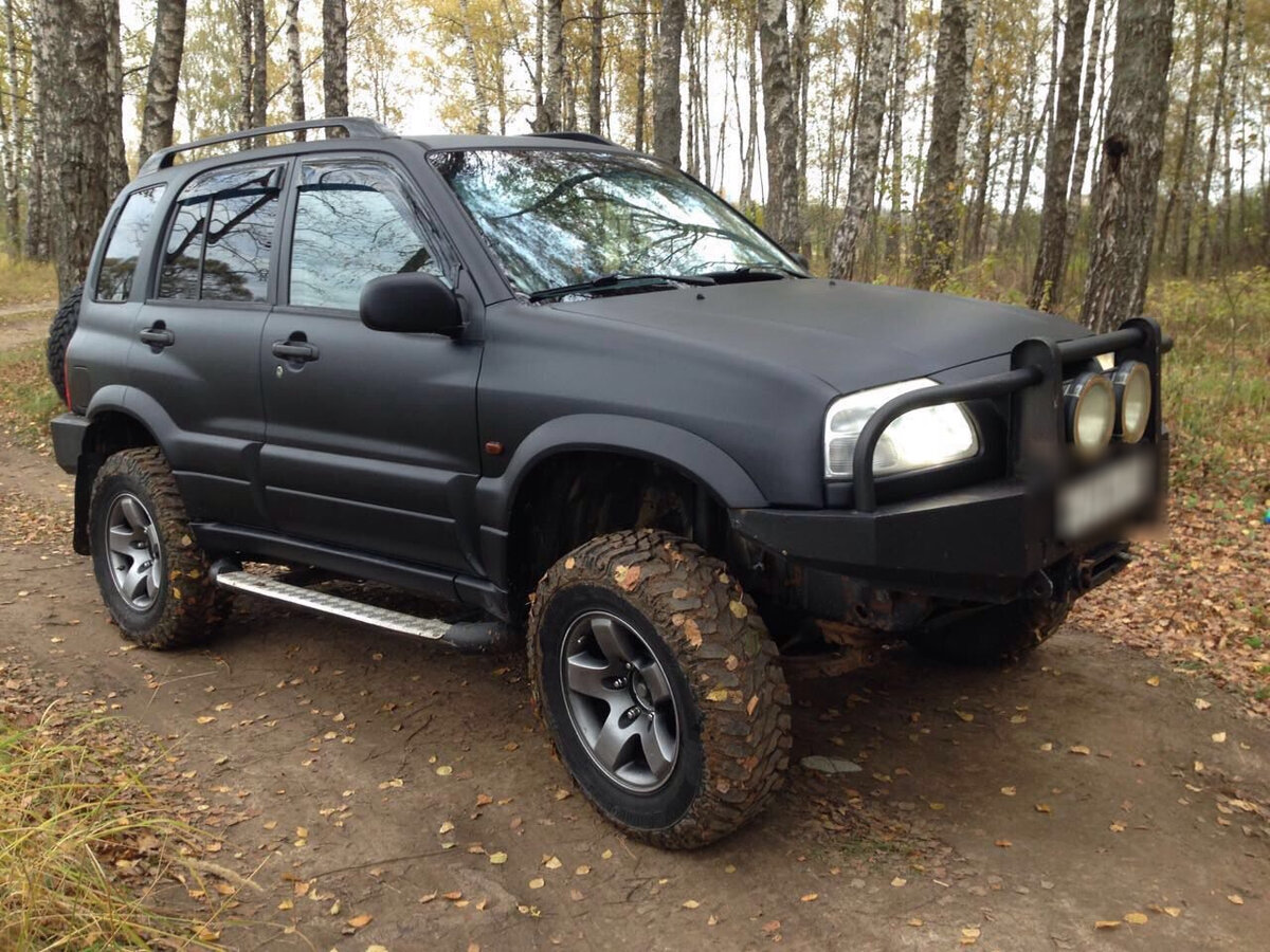 Suzuki Grand Vitara черная