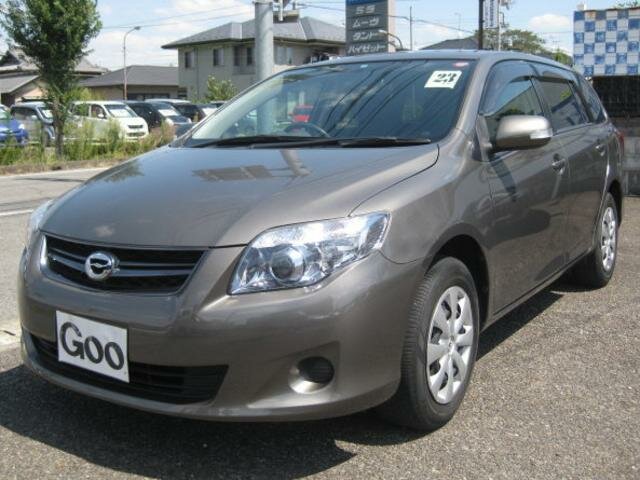 Toyota Corolla Fielder серый
